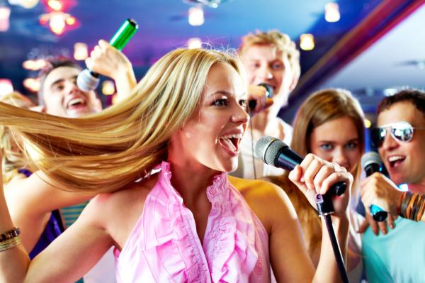 Come rallegrare una festa con un karaoke – 7 passi