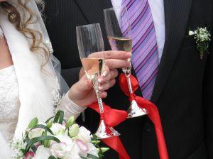 Come fare un toast al matrimonio – 6 passi