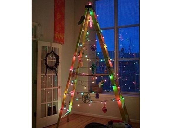 Come fare un albero di Natale con una scala