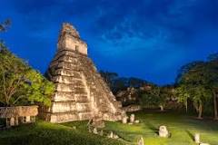 Esplorare il tempio Maya