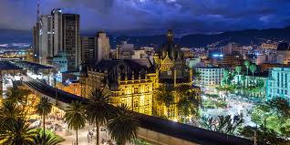 Esplorare la vita notturna di Medellín