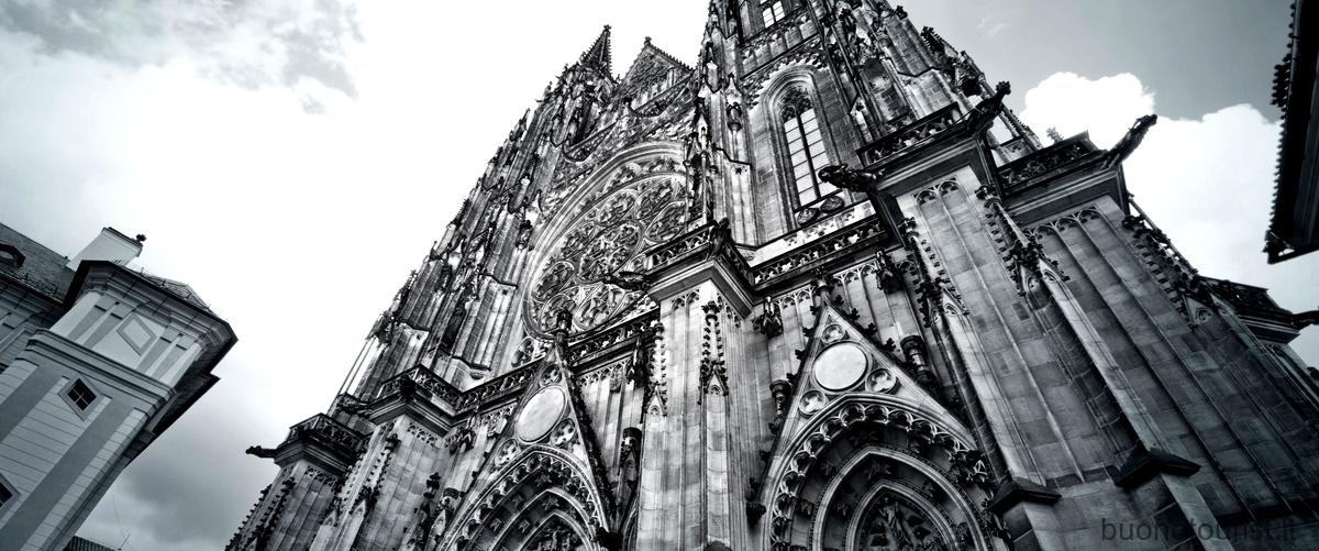 Chi ha costruito la cattedrale di Strasburgo?