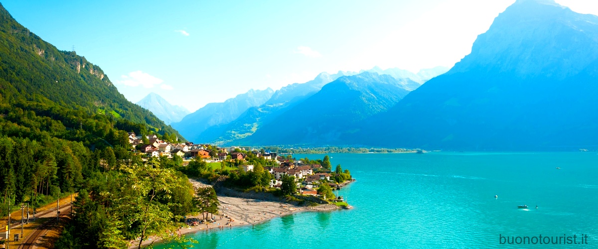 Quali sono i due laghi posti tra Italia e Svizzera?