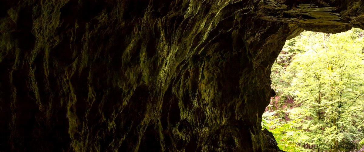 Scopri le avventure sotterranee nelle Grotte di Hocking Hills in Ohio