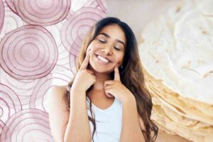 Giovane donna sorridente
